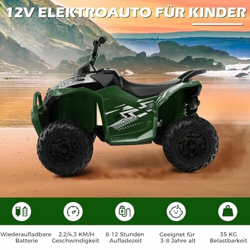 Groene elektrische kinderauto op strand