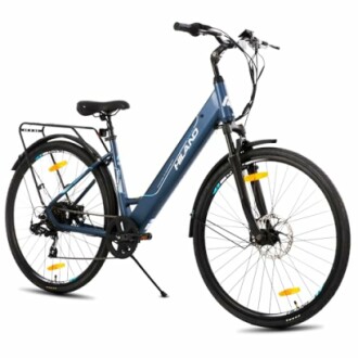 Blauwe hybride fiets met bagagedrager en schijfremmen